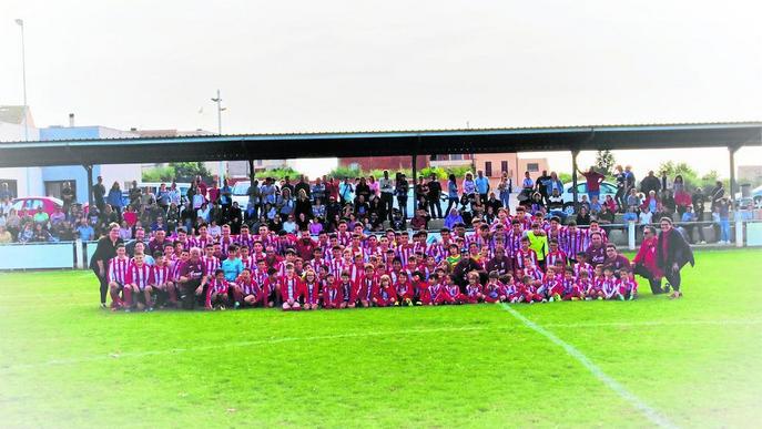 El Fondarella presenta els seus 114 futbolistes