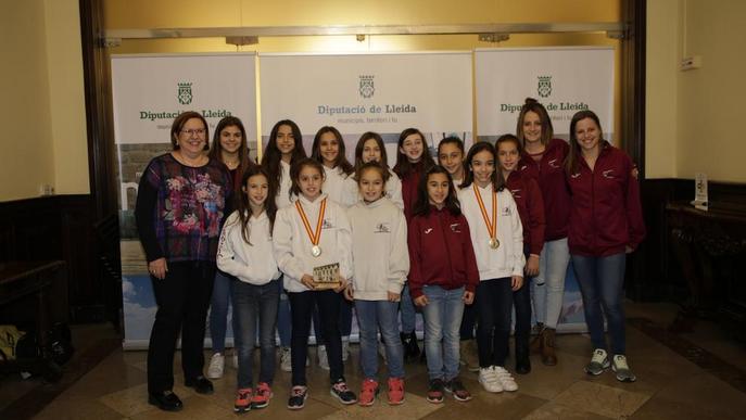 El Club Gimnàstic Lleida ofereix les medalles a la Diputació