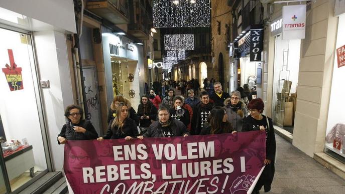 La Marea Lila es manifesta a l'Eix contra la violència masclista