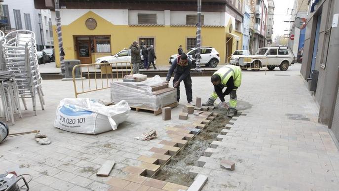 Refan un tram mal pavimentat a Lleida