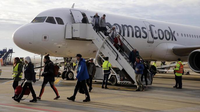 Més de 110 viatgers obren els vols d’esquí d’Alguaire, que seran 157 en total