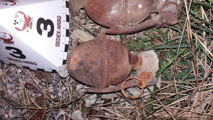 Troben dos granades en un habitatge en ruïnes d’Abella de la Conca