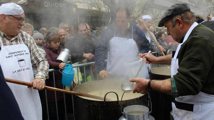 La Seu d'Urgell i Balaguer celebren els Tres Tombs entre escudella i tractors