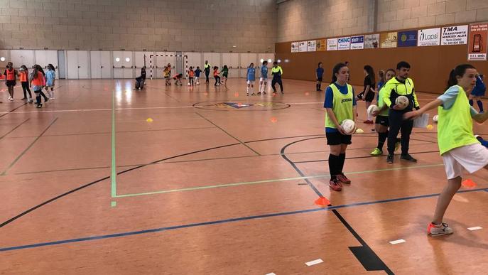 Partit de futbol sala femení amb 40 jugadores a Seròs