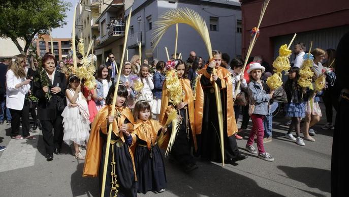 Fidels a la processó dels Dolors