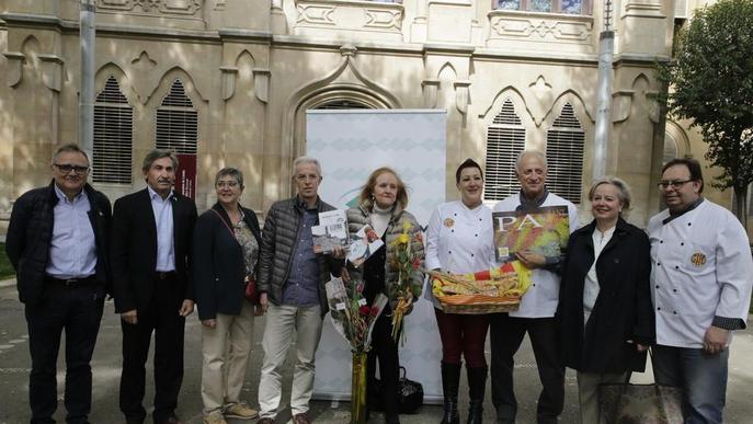 Llibreters, floristes i forners, optimistes davant de Sant Jordi