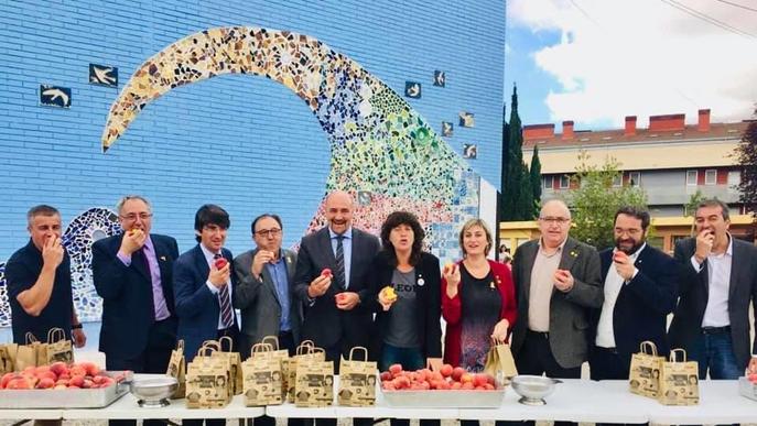 Lleida obre la campanya de venda de fruita de pinyol a l'Aràbia Saudita