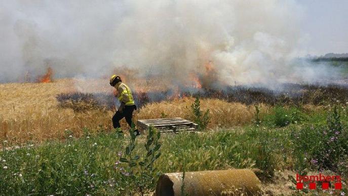 Alarma a Cappont per un aparatós incendi en un pis del carrer Jaume II