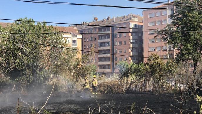 Els Bombers sufoquen un foc a Balàfia