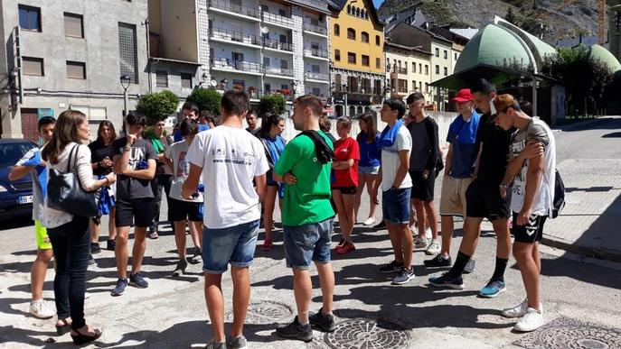 Joves recuperen camins històrics de l’Alta Ribagorça