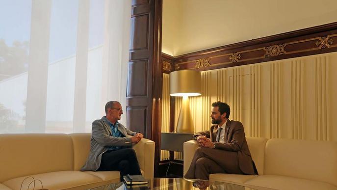 Reunió institucional al Parlament entre Miquel Pueyo i Roger Torrent