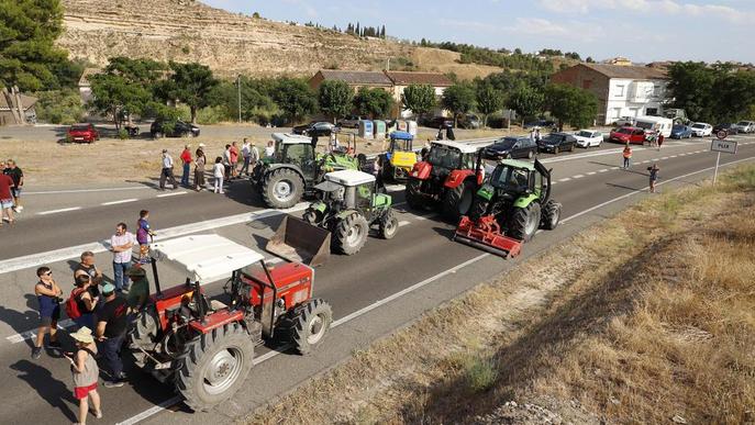 Afectats per l'incendi de la Ribera d'Ebre i Ponent mantenen la marxa lenta de dimecres