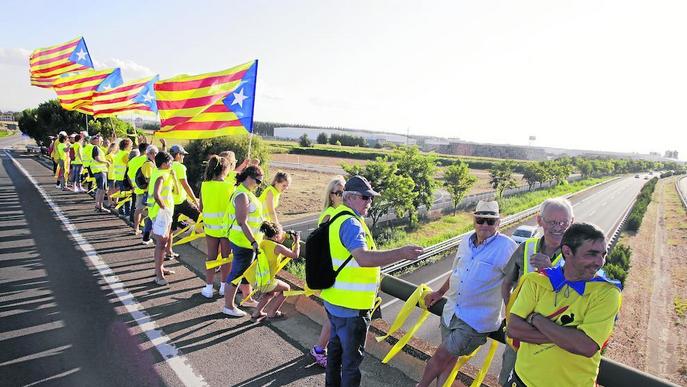 Concentracions prèvies a la Diada en ponts de l’A-2 aquest diumenge