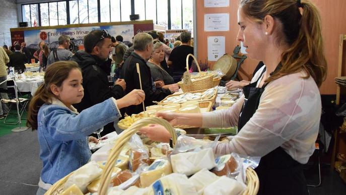 La Fira de Sant Ermengol, amb gairebé 200 formatges diferents, repartirà 35.000 tastos