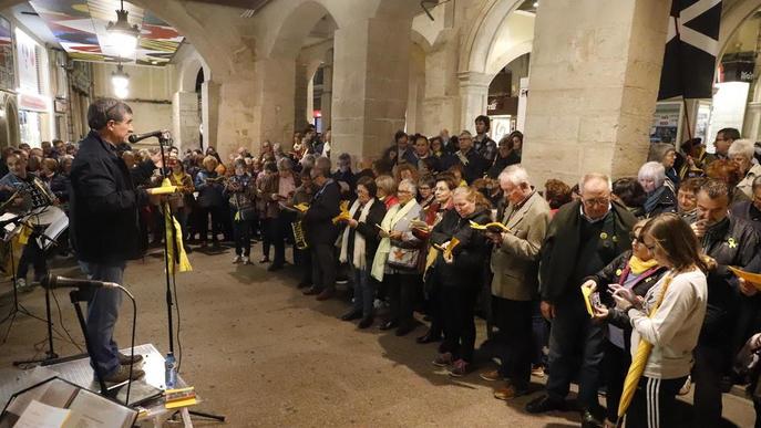 La protesta sobiranista a Lleida acaba amb la crema de fotos del rei