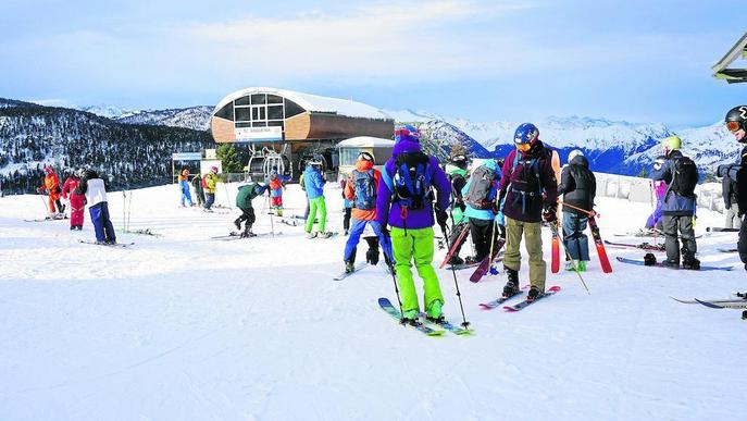 Fins a 1.800 esquiadors estrenen la temporada d’alpí a Baqueira