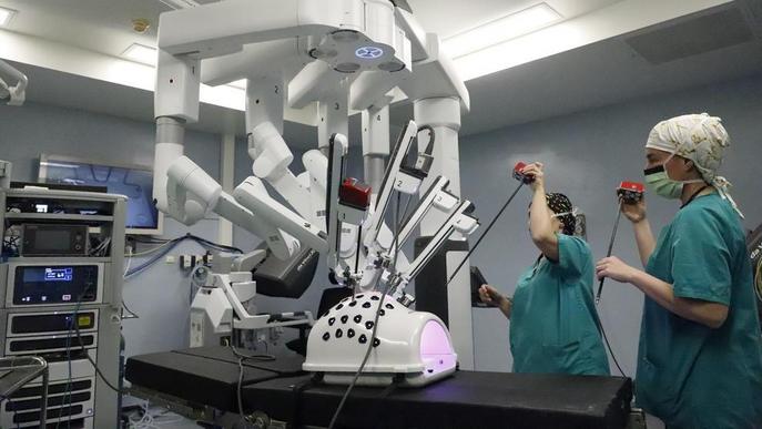 L’Arnau practica 167 operacions en vuit mesos amb el robot Da Vinci