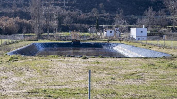 Renoven la canalització de la bassa de Vergós