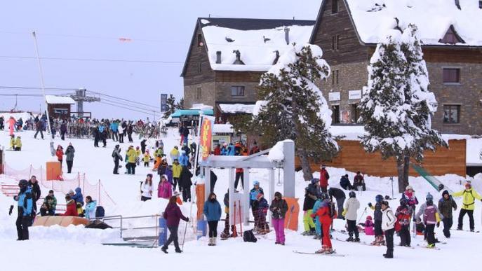 Milers d’esquiadors en el millor cap de setmana de neu de l’hivern