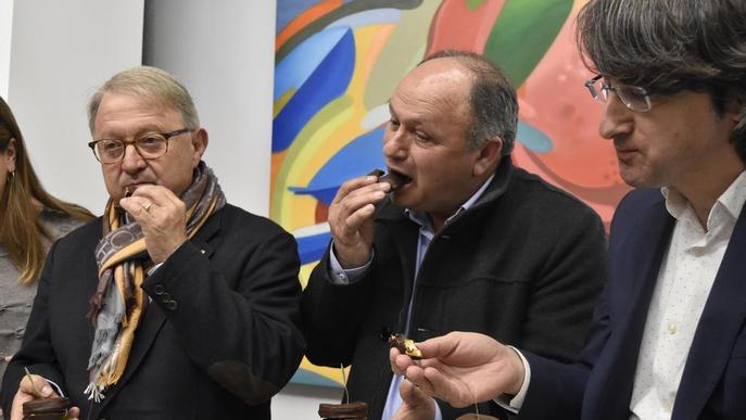 Una empresa d'Alpicat llança al mercat un snack de poma i xocolate