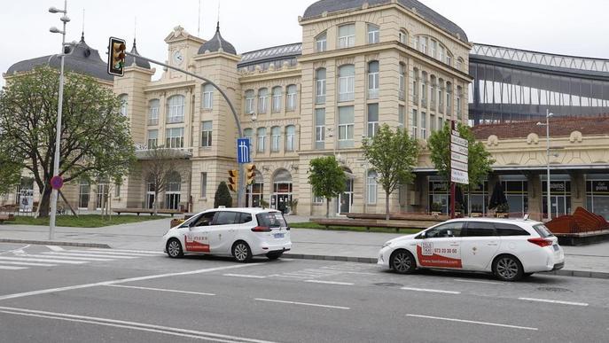 La Paeria i el sector del taxi crearan una mesa de treball conjunta