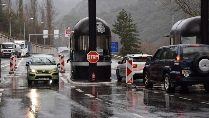 El trànsit entre l’Alt Urgell i Andorra cau vora un 90% la setmana del tancament fronterer