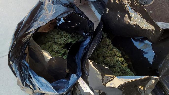 Guàrdia Civil bosses amb marihuana trobades a la furgoneta