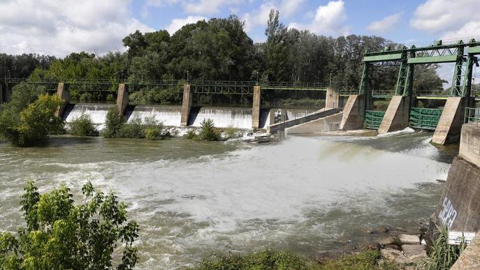 Les pluges obliguen a augmentar els desembassaments