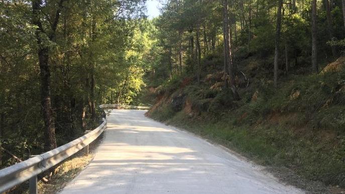El consell renova la calçada de camins de Lladurs i Clariana