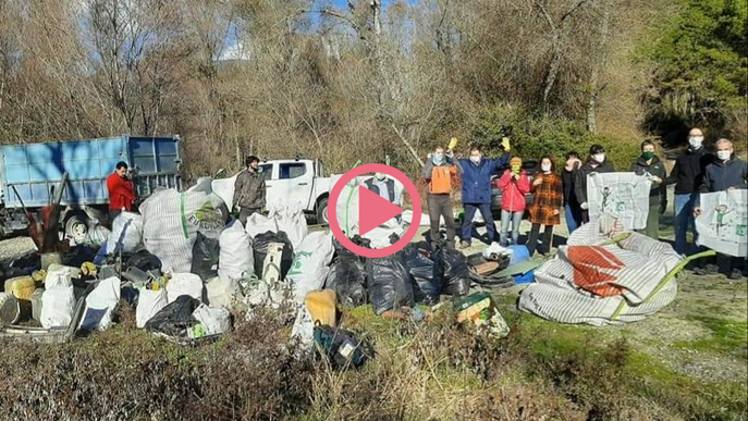 ⏯️ Voluntaris retiren més de 1.500 quilos de residus del pantà d'Oliana