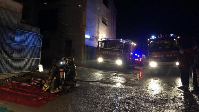 Moren 8.000 pollets en l'incendi d'una granja a Agramunt