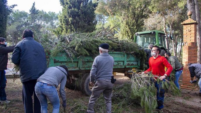 Voluntaris reparen danys de temporals a l'Urgell