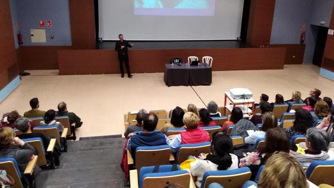 El doctor David Bueno apropa la neurociència educativa en una conferència a Artesa de Lleida