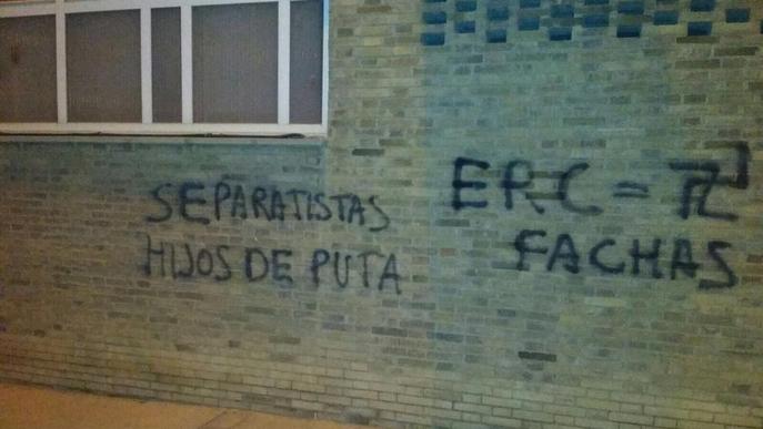 Denuncien pintades contra ERC al poliesportiu de Balaguer