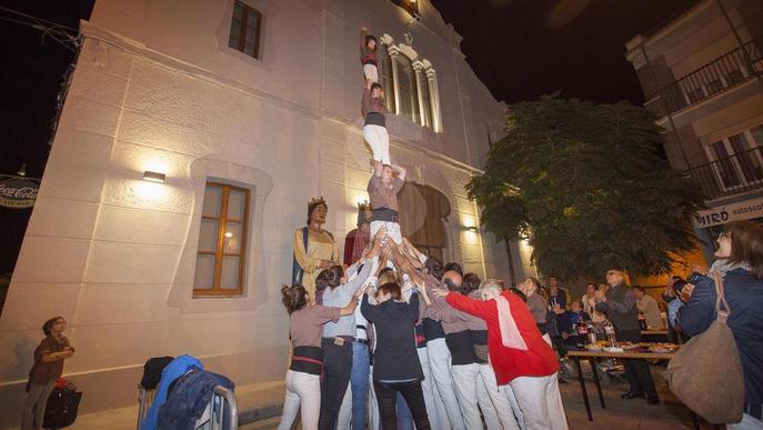 Guissona inaugura amb teatre i castellers el Centre Catòlic i Obrer