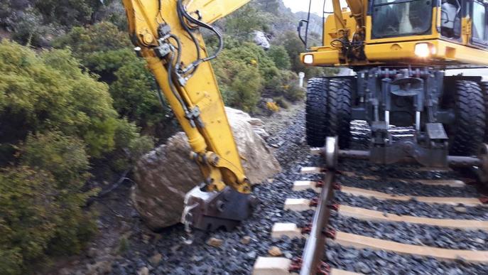 FGC inverteix 50.000 € i repara un tren danyat per una allau