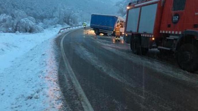 Tres ferits en un accident entre un turisme i un camió a Coll de Nargó