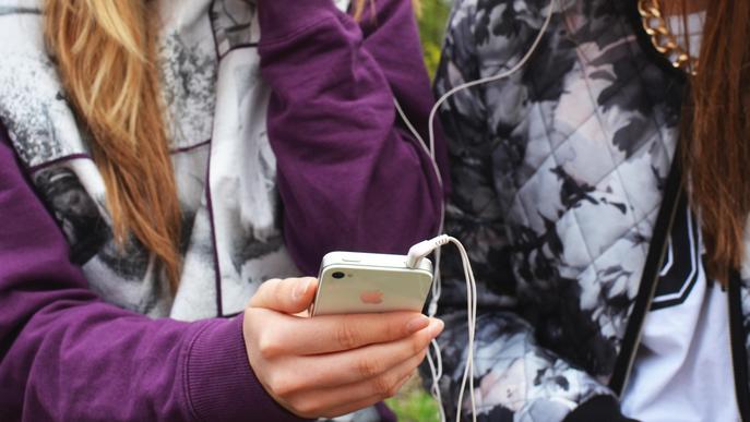 La majoria d'adolescents se senten malament si no estan connectats a internet