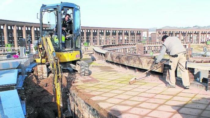 Obres al cementiri de Balaguer per frenar filtracions 