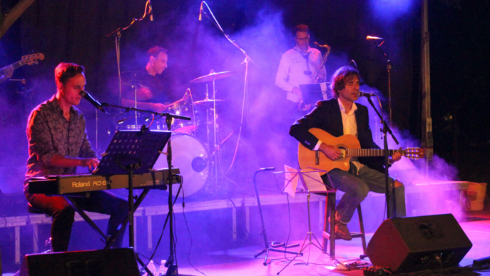 Xavier Mayora presenta amb èxit a Tàrrega les cançons del seu darrer treball, ‘Anartista’