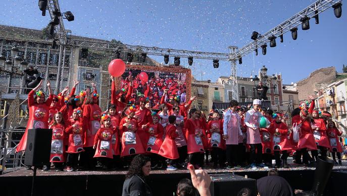 El Carnestoltes del Congre inunda de colors, música i gresca la ciutat de Balaguer
