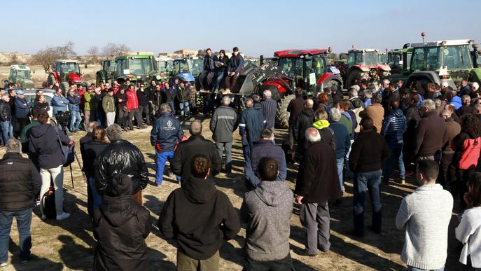 ⏯️ Uns 200 tractors es manifesten a Tàrrega per reclamar mesures que eliminin la plaga de conills