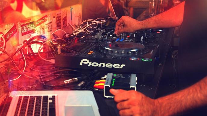 Pubs i discoteques podran obrir al final en fase 3 però sense pista de ball