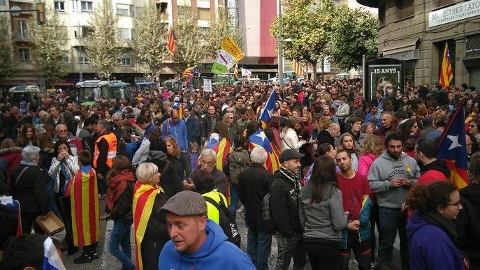 Mig centenar de tractors i prop d'un miler de persones "aturen" el centre de Lleida