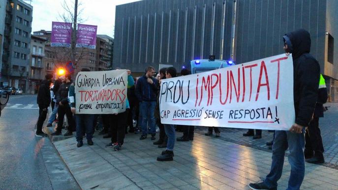 Denunciats al jutjat per tortures els agents de la Urbana que van apallissar un jove a Lleida