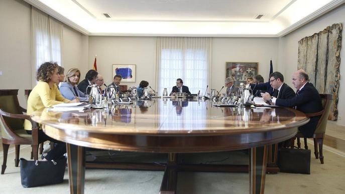 Rajoy cessa el govern, dissol el Parlament i convoca eleccions el 21 de desembre