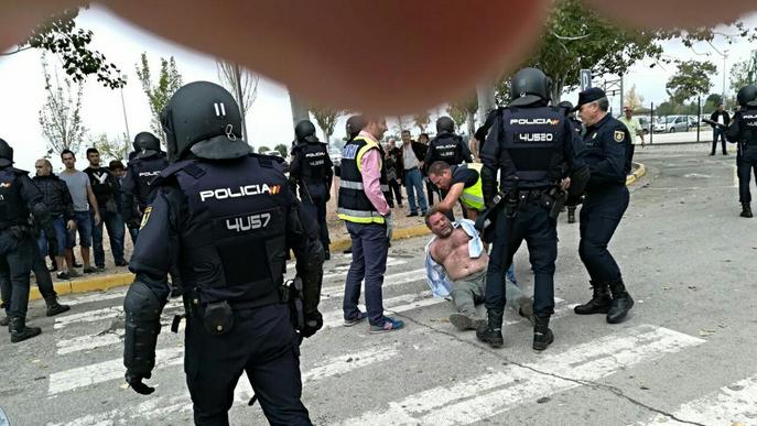 La càrrega policial a l&#39;institut de la Caparrella de Lleida acaba amb un  pagès de l&#39;Horta detingut | Lleida.com