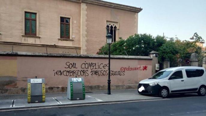 El Bisbat de Lleida i Mossos acusen d'amenaces a l'organització Endavant per una pintada que denunciava abusos a menors