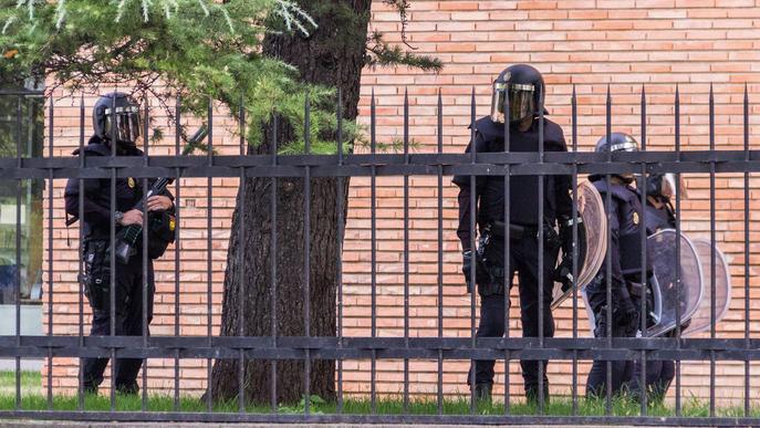 Tres comandaments policials neguen agressions durant l'1-O a Lleida