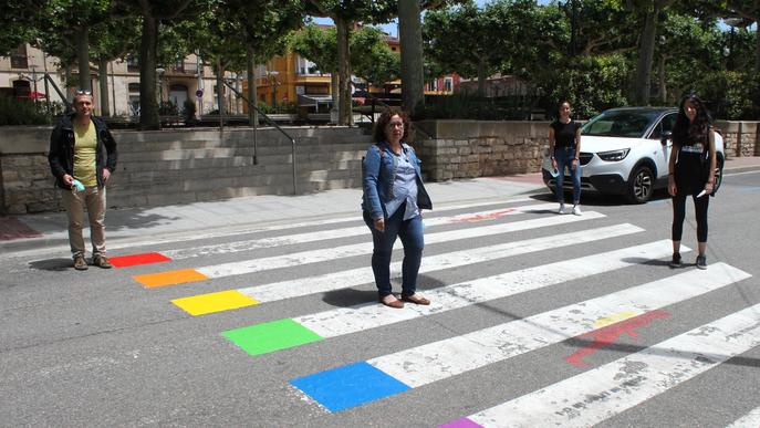 L’Ajuntament de Tàrrega pinta els colors de la bandera LGBTI en dos passos de vianants